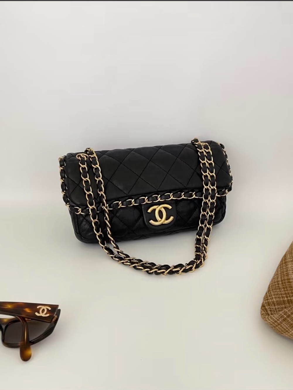 CHANEL Black Quilted Lambskin Shoulder Bag with Gold Chain